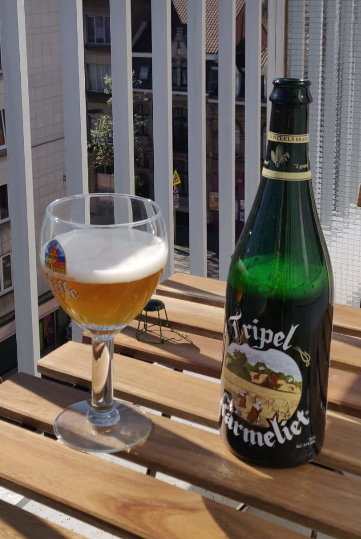 karmeliet dans un verre à Leffe